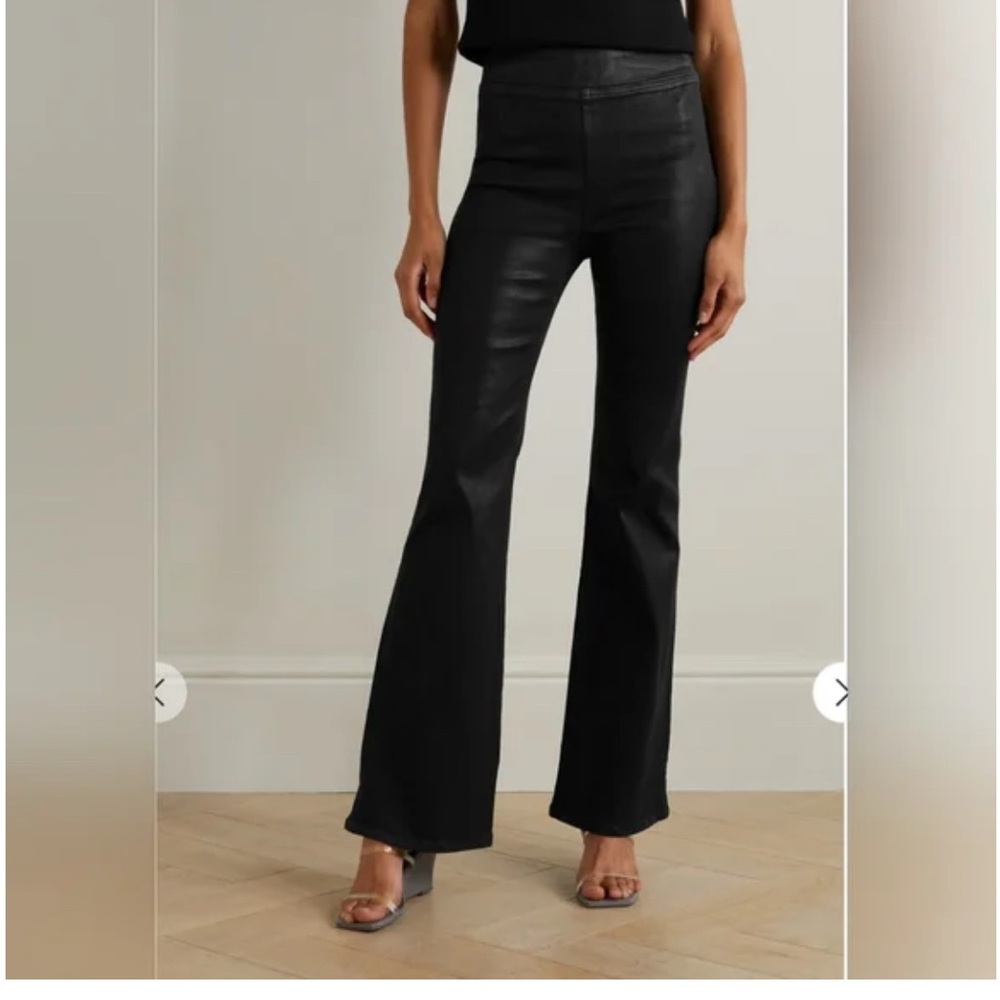 Frame Jet Set Flare   pull on style with a sheen coating. great Jeans 🖤